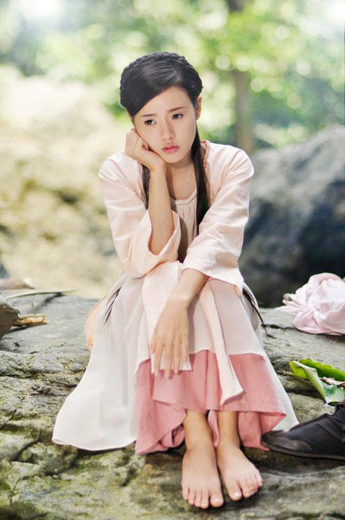 Một Midu dịu dàng, e ấp với tạo hình xưa.
